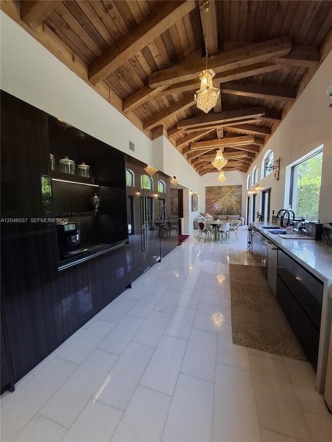 Building Photo - 6350 Pine Tree Dr