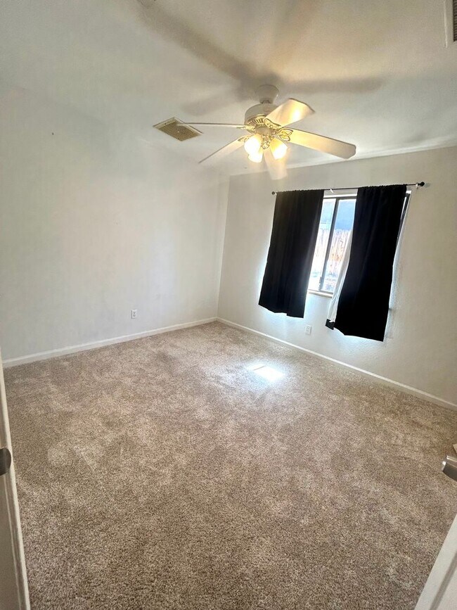 Building Photo - Spacious 3 Bedroom 2 Bathroom Home with Solar