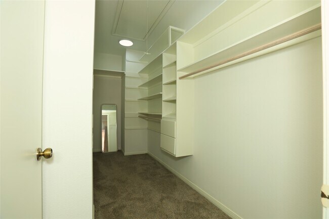 Building Photo - 107 Manor Pl