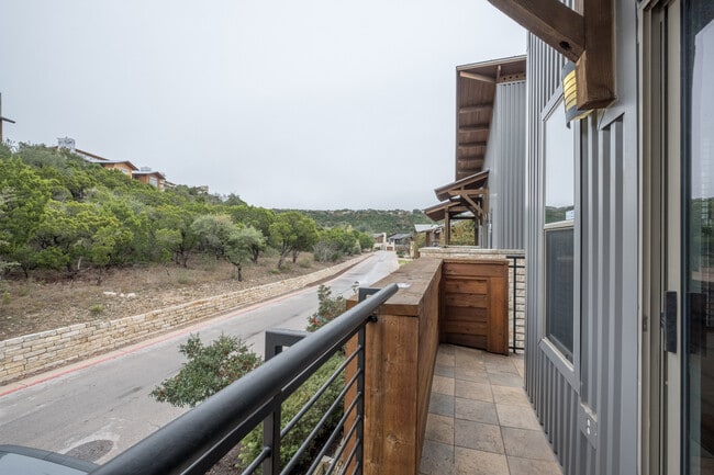 Building Photo - Beautiful 2 Bedroom, 2.5 Bath Townhome in Northwest Austin