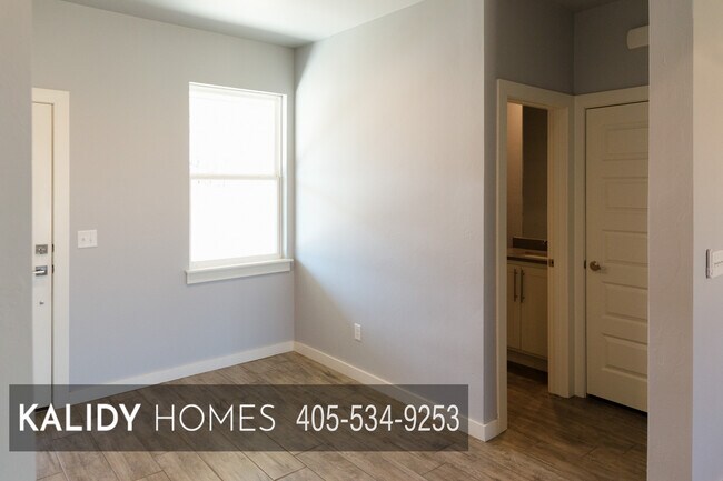 Building Photo - 306 Kirks Holw