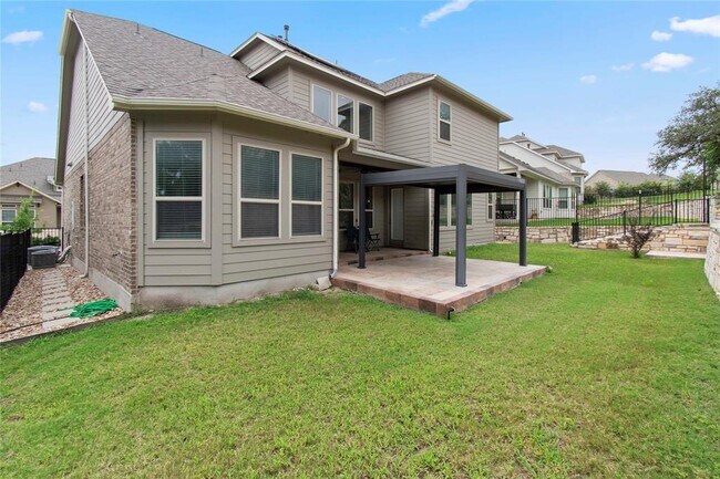 Building Photo - 231 Village Oak Dr