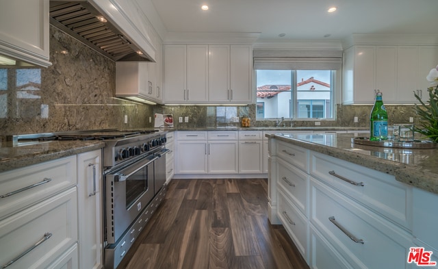 Building Photo - 810 S Catalina Ave