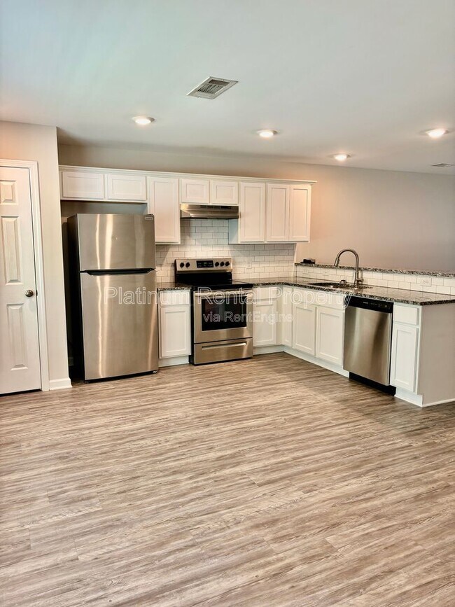 Building Photo - 4456 Pinscher St