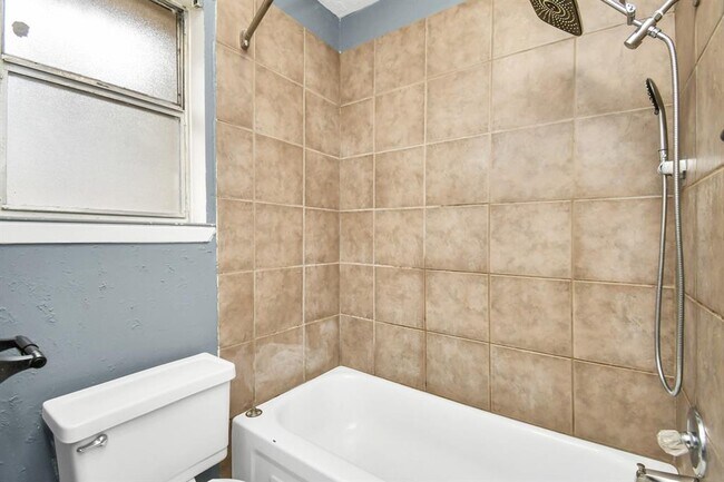 Building Photo - 1207 Martingale Ct