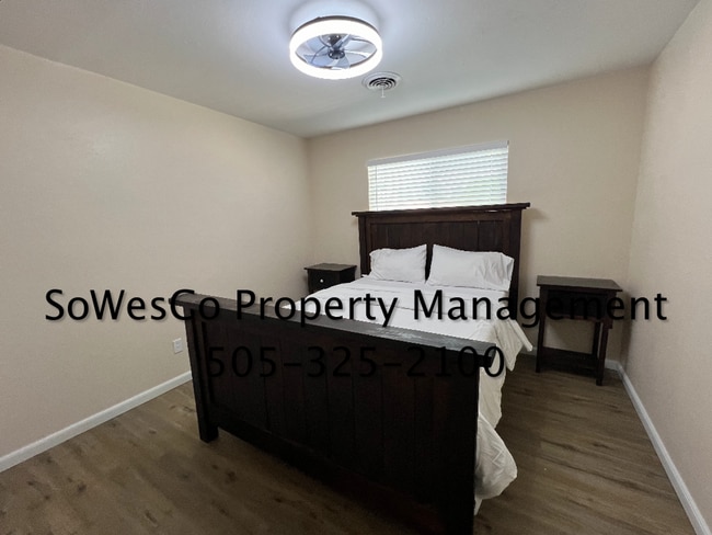 Building Photo - Beautiful Remodeled 3 Bed 2 Bath Furnished...