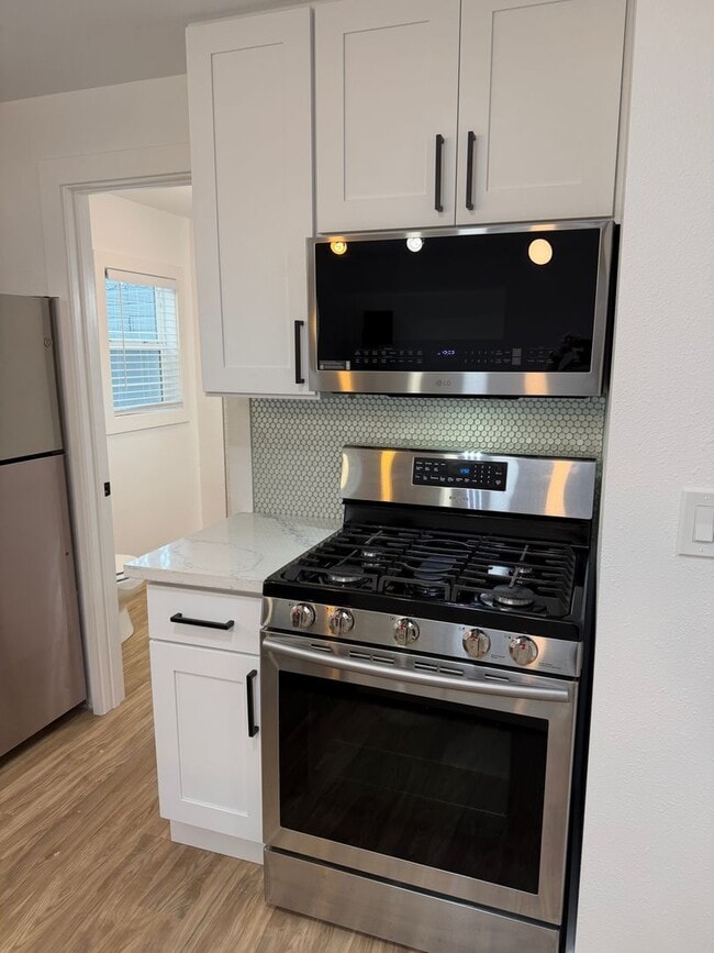 Building Photo - Luxury 2 bedroom 1 bath duplex in a great neighborhood!