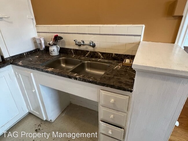 Building Photo - Studio, 1 bath House - 4235 Brooklyn Ave N...
