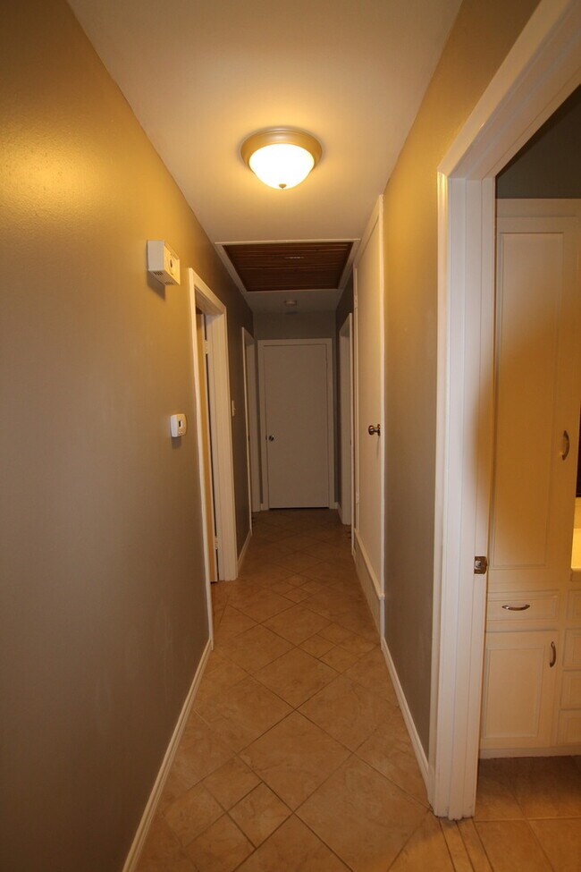 Building Photo - 2930 Williamsburg Dr