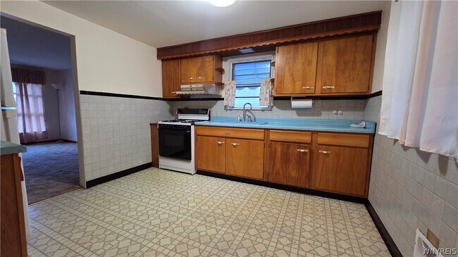 Building Photo - 419 Cherokee Dr