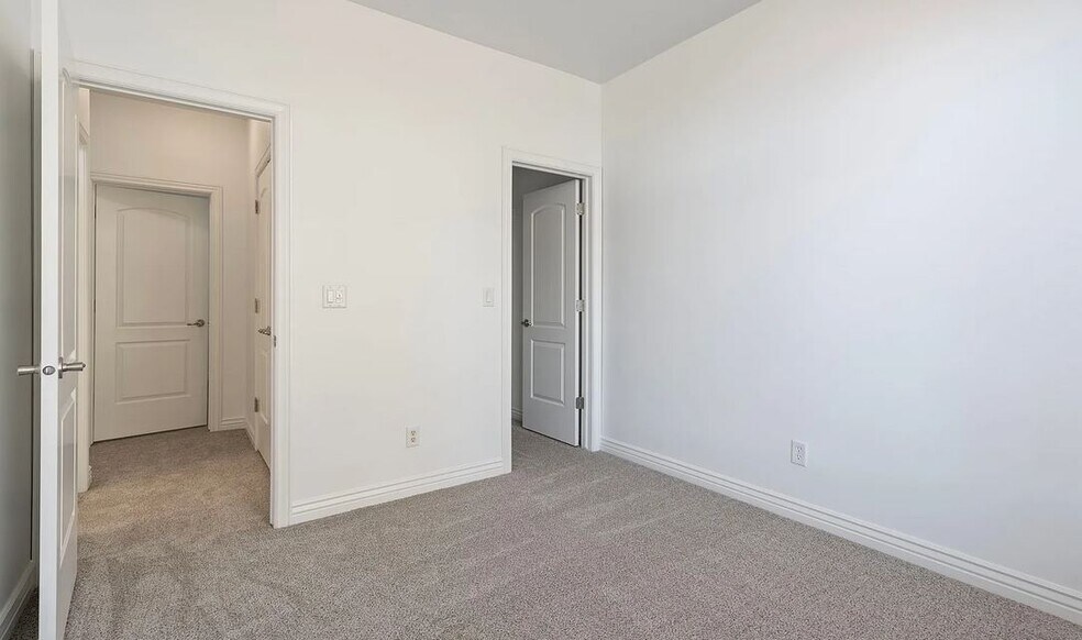 Building Photo - 2956 E Sandpiper Rd