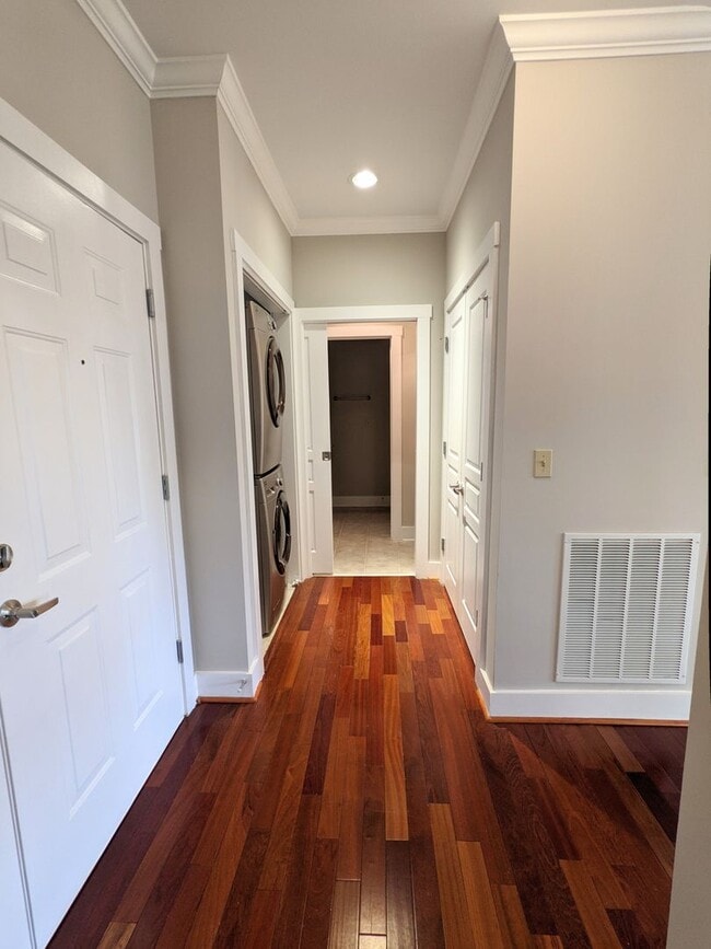 Building Photo - Beautiful Asheville Condo-Located in The Beaucatcher House!