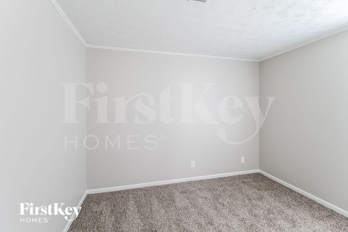 Building Photo - 401 Hemlock Dr