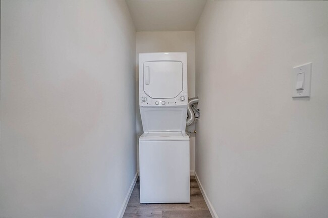 Interior Photo - 4024 Ursula Ave (B)