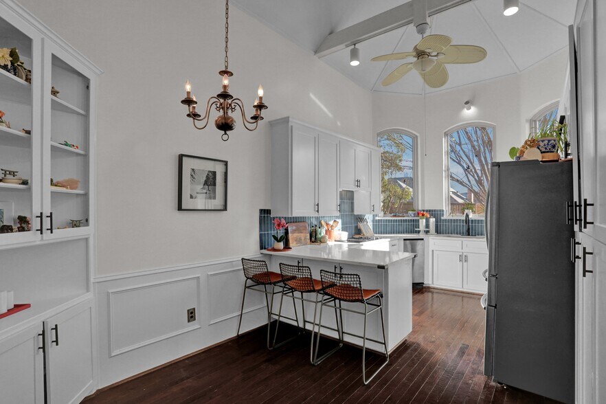 Building Photo - 6537 Patricia Ave