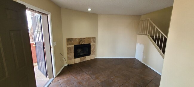 Building Photo - Stone Ave Pastime Rd - 2 Story Townhouse w...