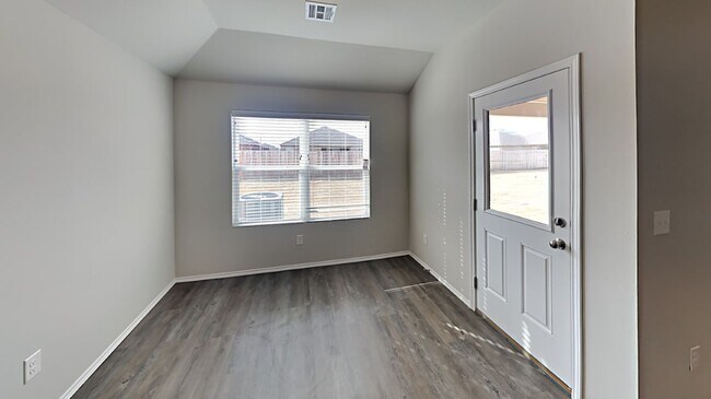 Building Photo - Very Nice 4 Bedroom 2 Bath Home in Yukon Schools