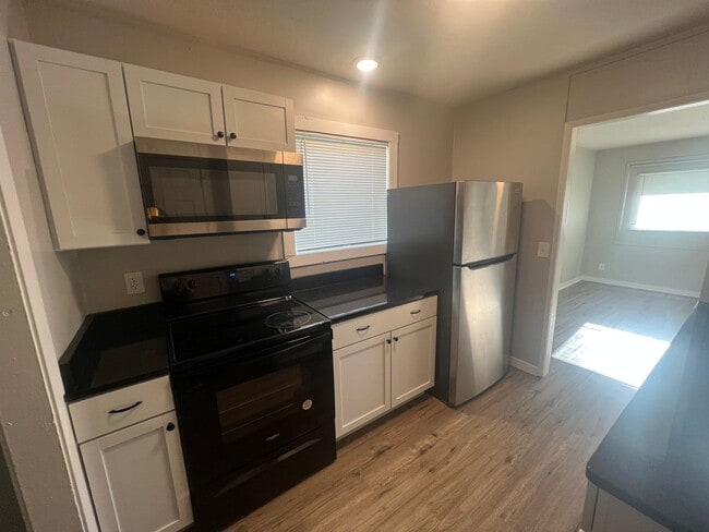 Building Photo - Charming 2 Bed 1 Bath