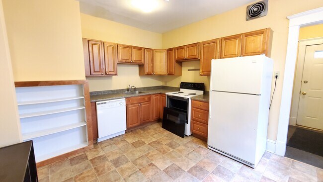 Building Photo - 2204 Emerson Ave S