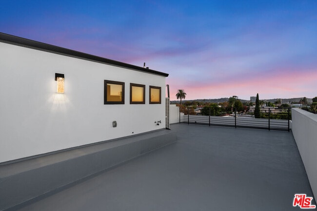 Building Photo - 5943 Pickford St