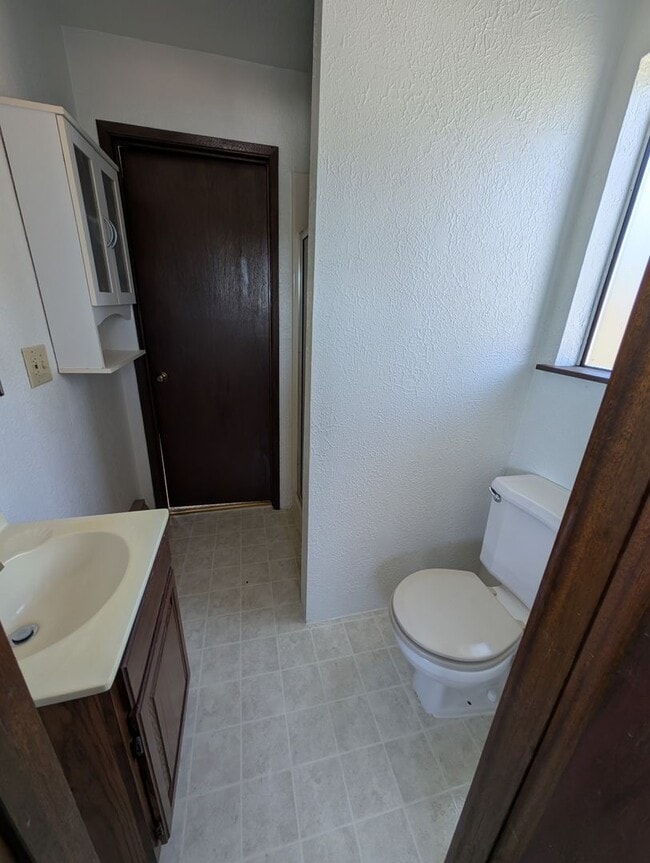 Building Photo - Well Kept Port Orchard Charmer with Stella...