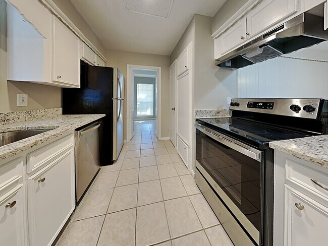Building Photo - 16362 Brinkwood Dr
