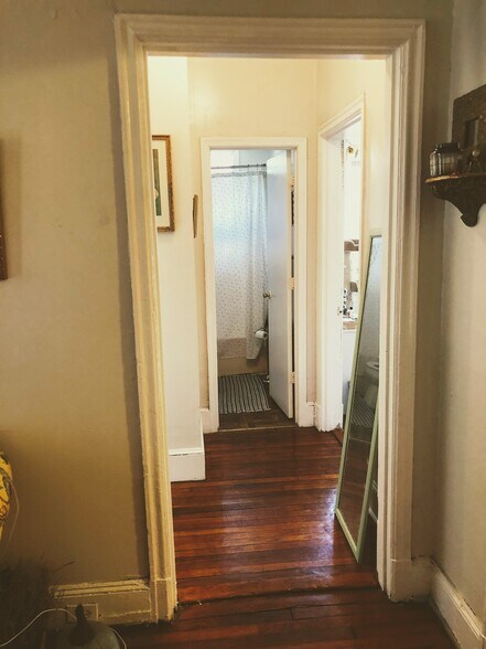 Hallway - 1424 Grove Ave