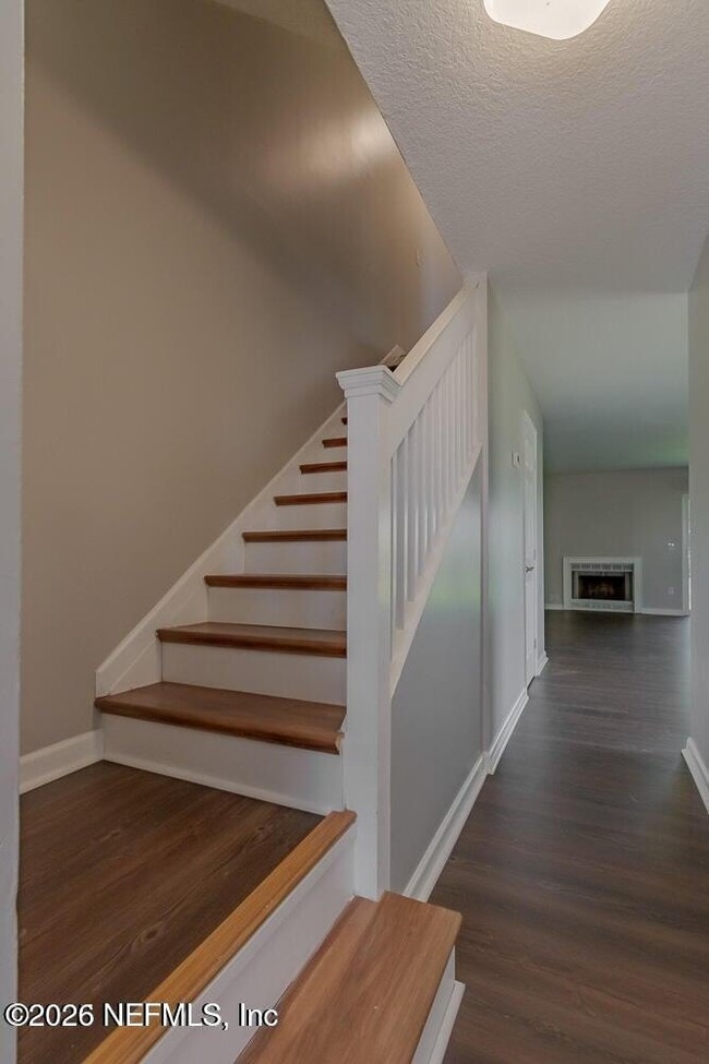 Building Photo - 360 14th Ave S