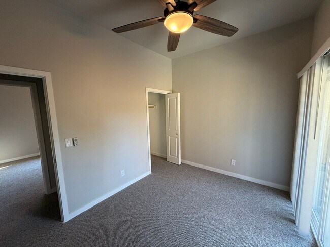 Building Photo - 1330-1334 SW 8th Ave Triplex/crema102-626