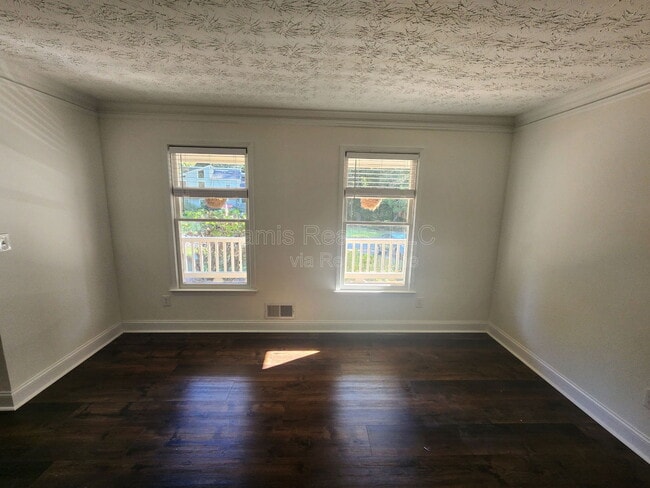 Building Photo - 4860 Tremont Dr NE