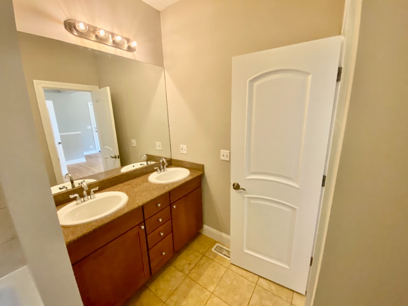 Building Photo - 6557 S Minerva Ave