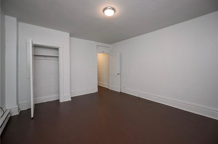 Building Photo - 256 Maplewood Ave