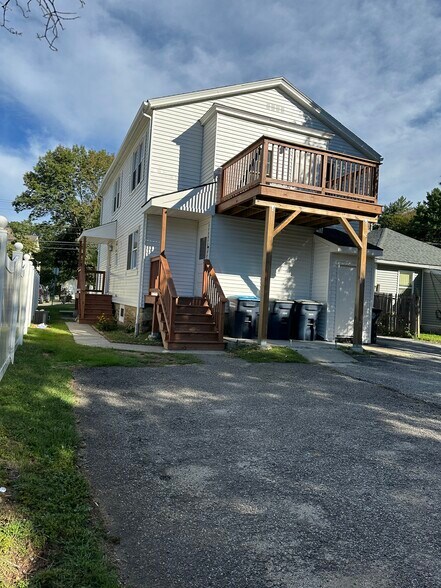 Building Photo - 410 Elm St