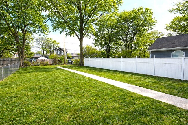 Building Photo - 2133 White Ave