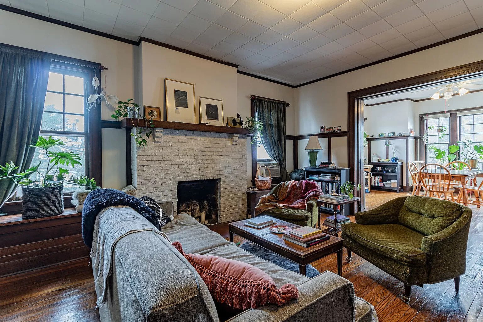 Living Room - 602 S Broadway Ave