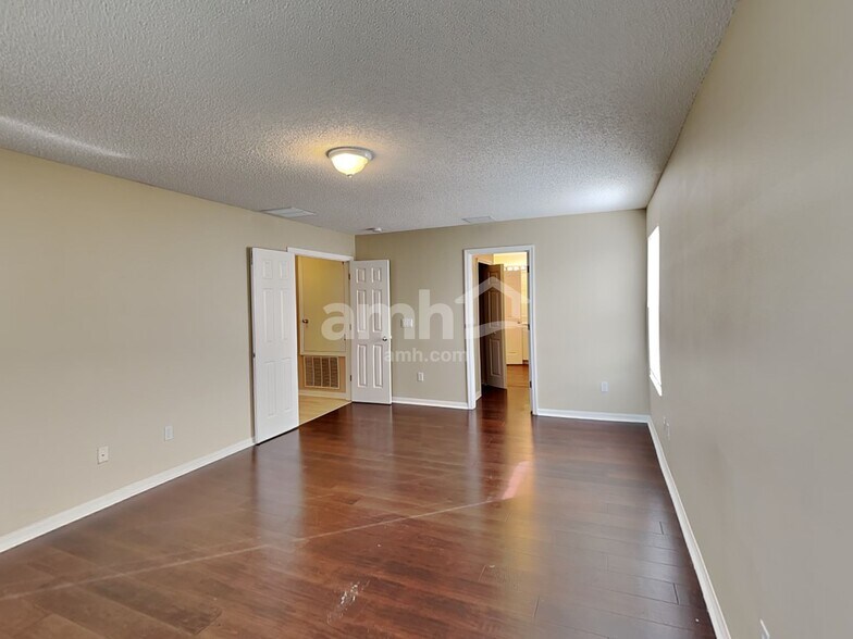 Building Photo - 8857 Palisades Beach Ave