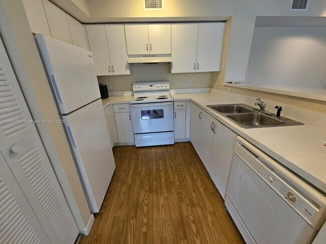Building Photo - 2031 Renaissance Blvd