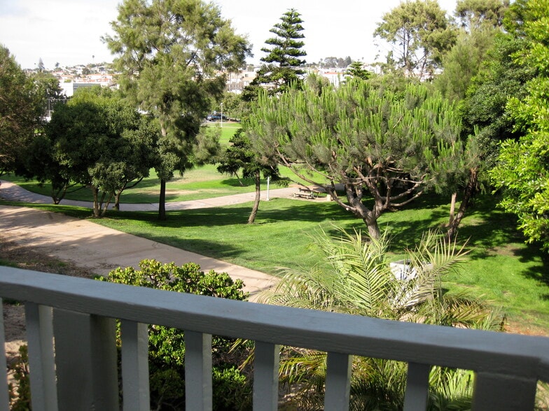 Park view from upstairs balcony, kitchen, bedroom, bathroom plus living/dining room - 315 4th St