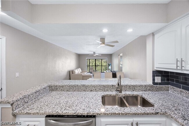 Building Photo - 228 Fox Glen Dr
