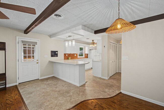 Building Photo - Spacious 3-Bedroom, 2-Bath Home for Rent in Urbana