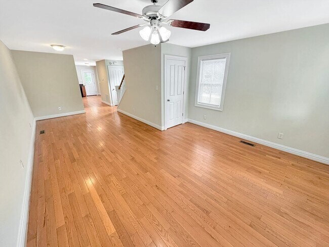 Building Photo - 5 Bedroom Home in VCU Area - Move in Speci...