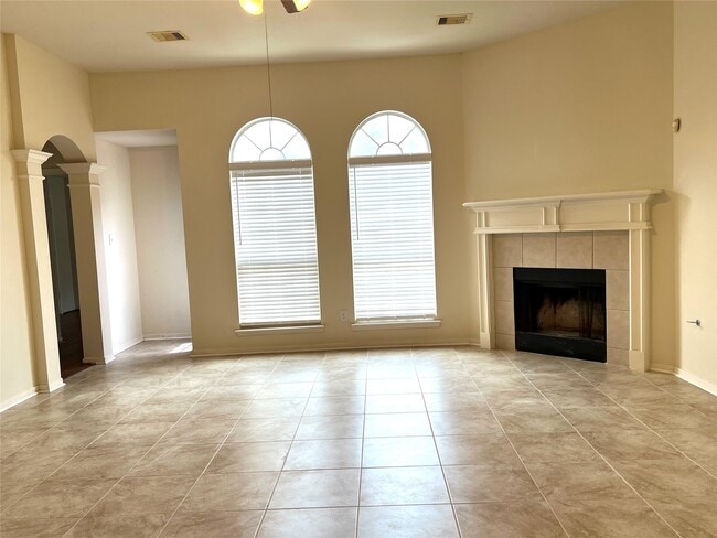 Building Photo - 442 Pinewood Ridge Dr