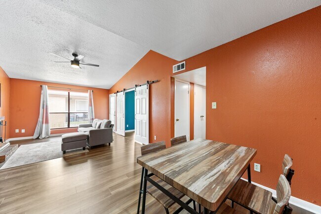 Building Photo - 2120 Wilcrest Dr