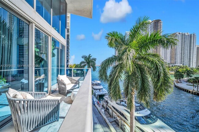 Building Photo - 200 Biscayne Blvd Way