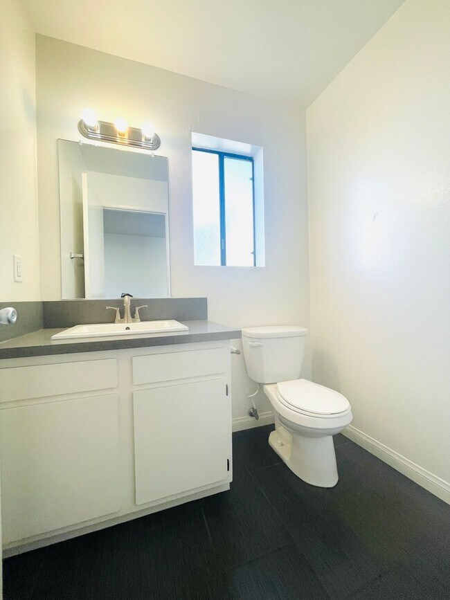 Building Photo - 793