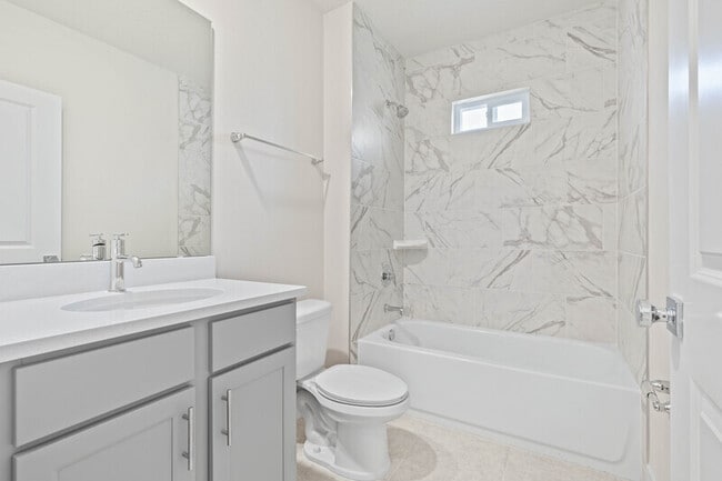 Building Photo - 11 Portia Ln