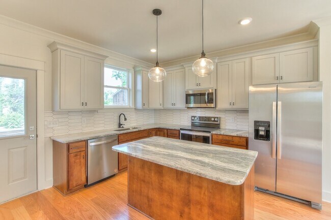 Building Photo - 3600 Quail Dr