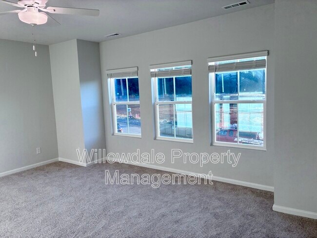 Building Photo - 211 Central Townes Wy