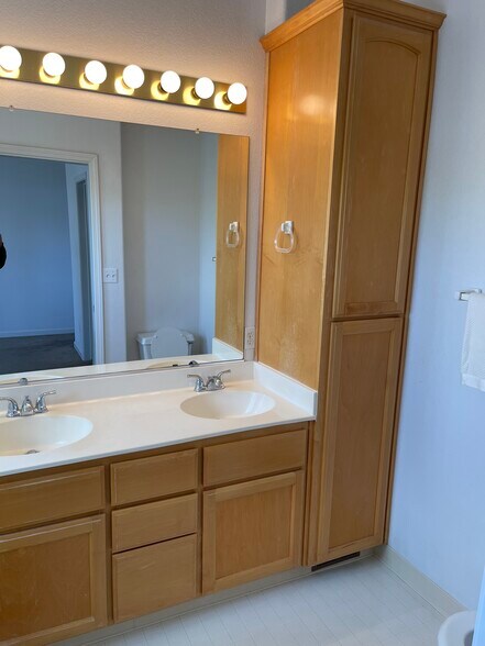 Building Photo - 375 Hope St