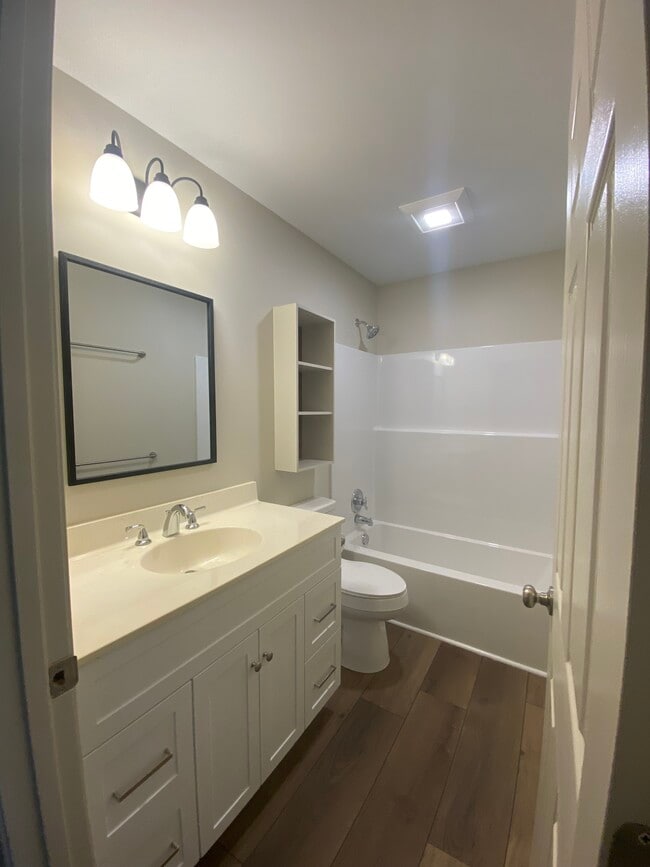 Building Photo - 2321